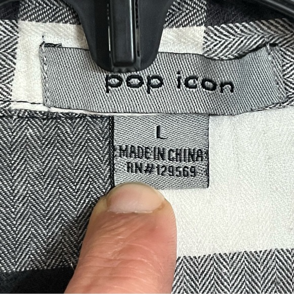Men’s Pop Icon Button Up Long Sleeve Flannel Shirt Size Large Black Gray White - Picture 3 of 9
